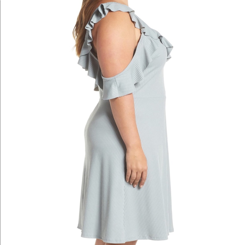 Lost Ink‎ Cold Shoulder Ruffle Dress - Picture 4 of 9